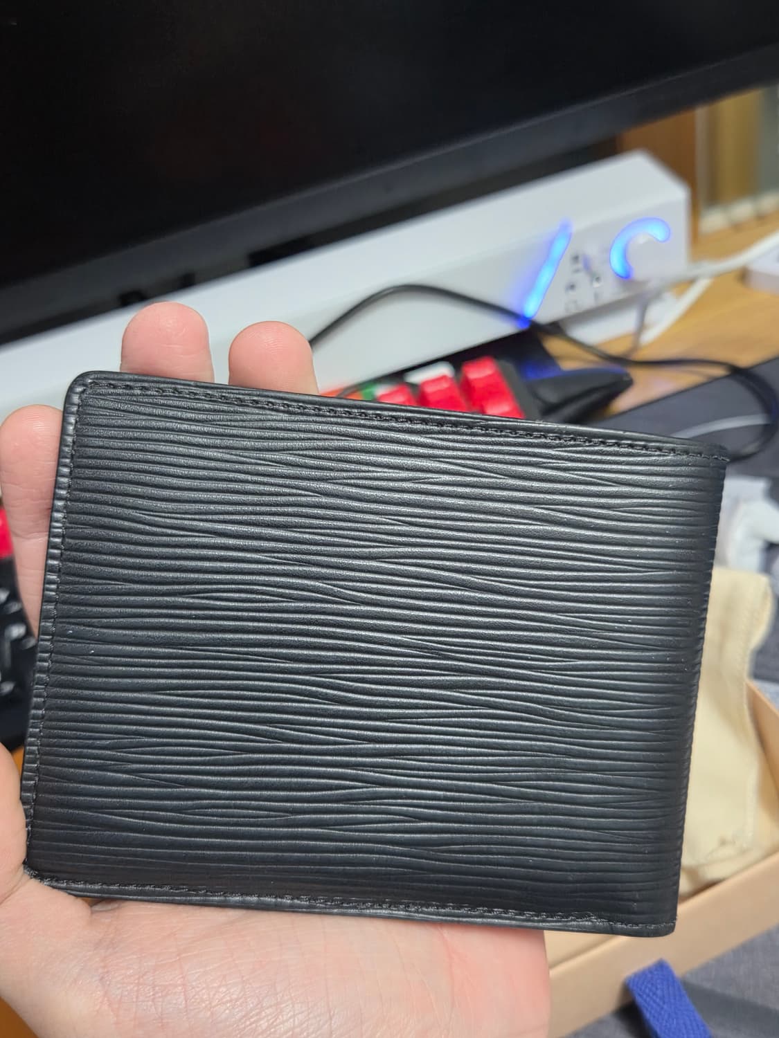 루이비통 에삐 반지갑  상품이미지3