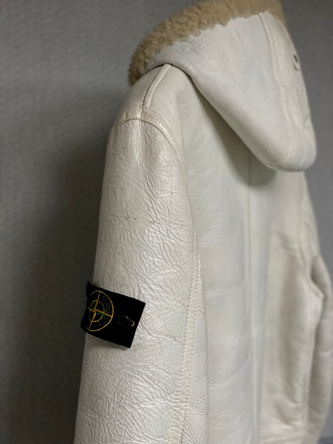  스톤아일랜드 크랙효과 천연가죽 양모안감 와펜 후드 무스탕 100 사이즈 상품이미지6