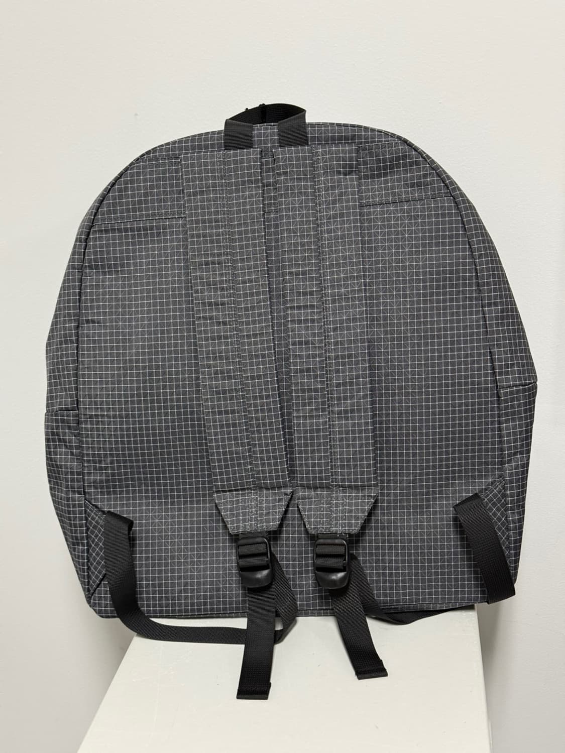 [FREE] 세단올퍼포즈 그리드 백팩 챠콜​ 상품이미지7