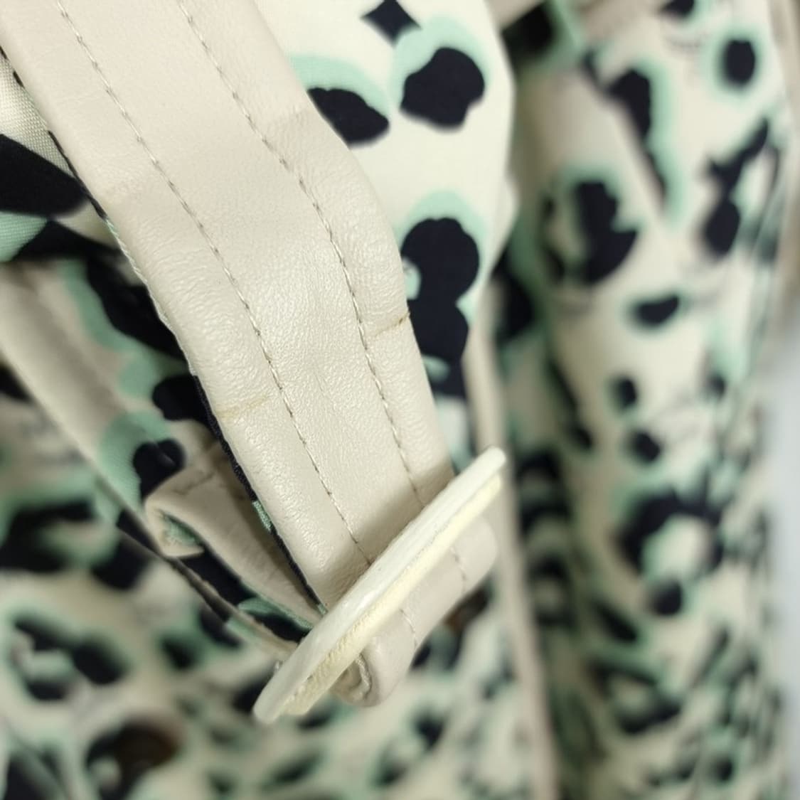 [MCM 엠씨엠] 멀티 패턴 벨티드 실크 더블 트렌치 코트 M19729 상품이미지9