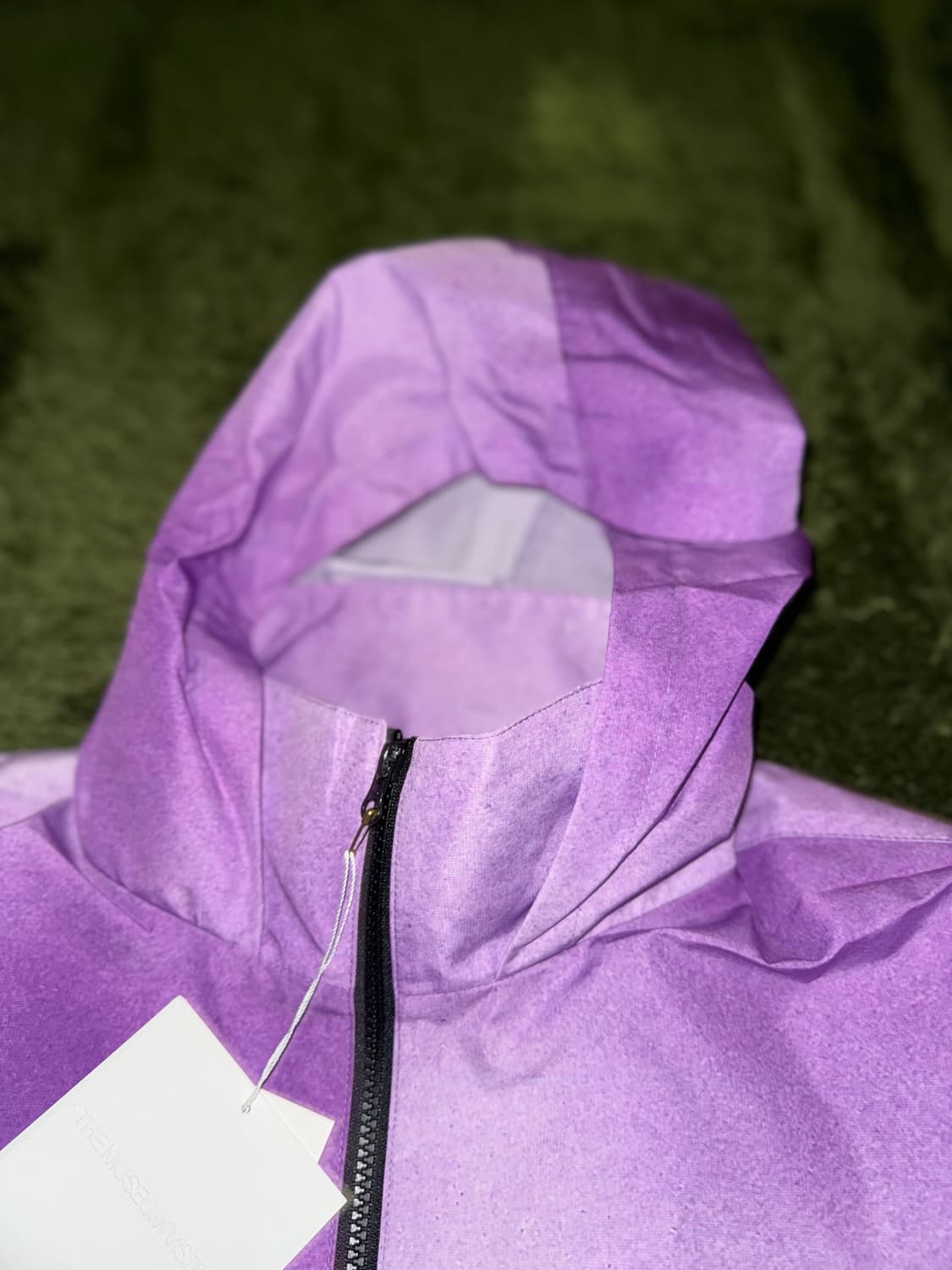 [M] 더뮤지엄비지터 스프레이 프린트 윈드브레이커 퍼플 상품이미지3