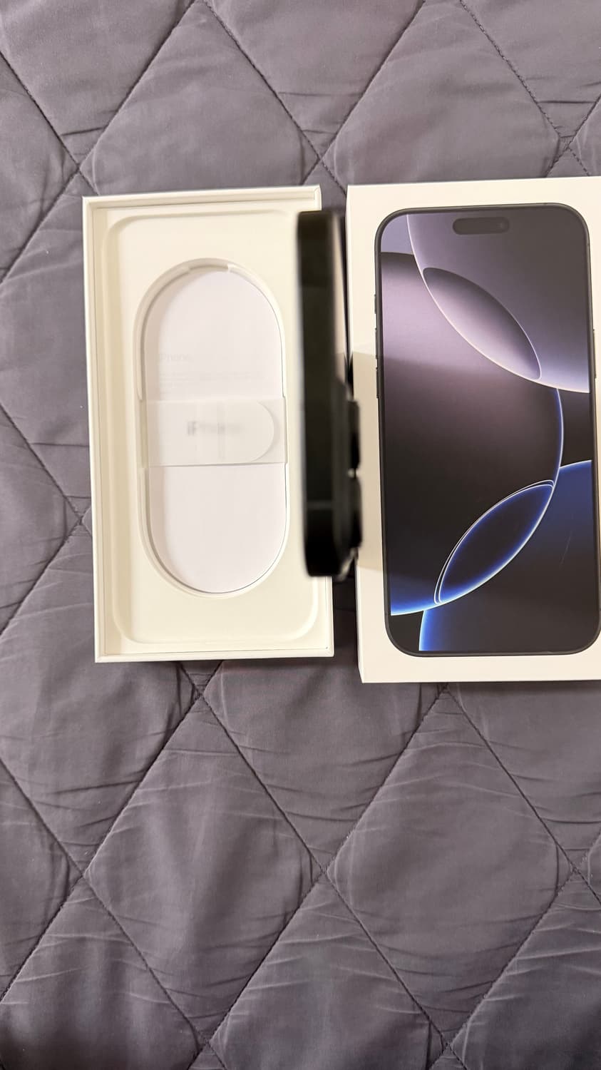 아이폰16프로맥스 블랙 SSS급 에어팟 증정 상품이미지4