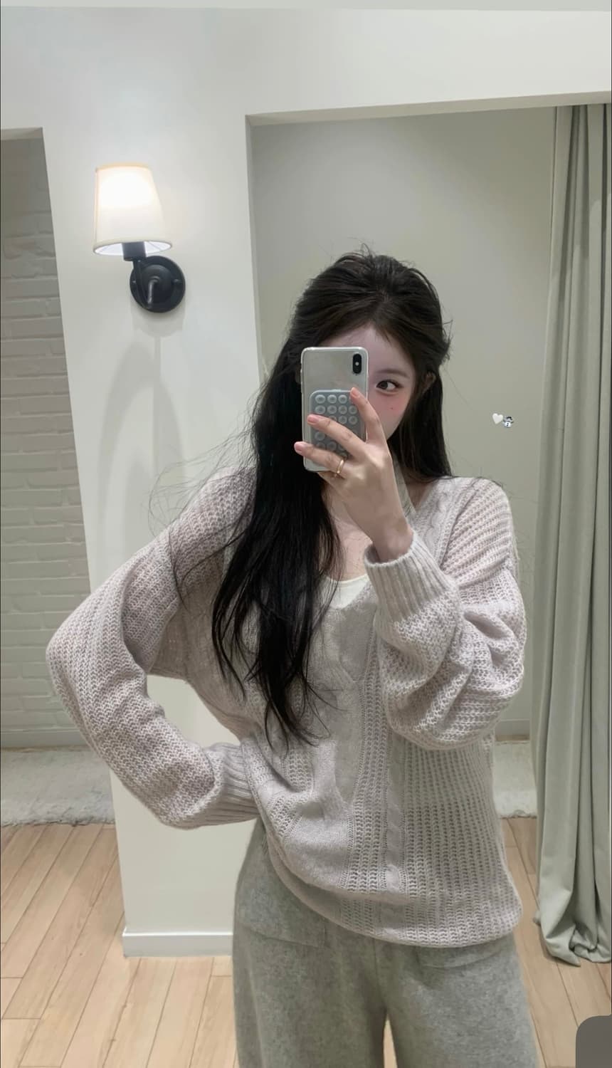 (새상품)누아누아 여리 알파카 꽈 브이 니트 상품이미지1