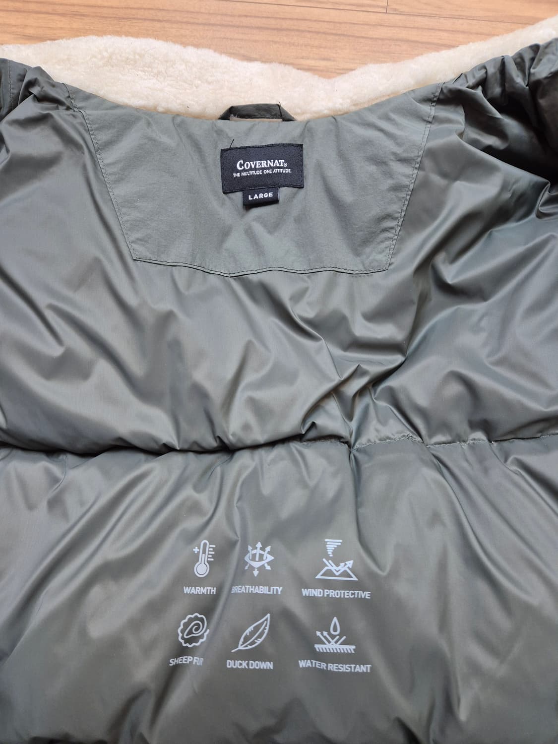 커버낫 올리브 색상 숏패딩 L사이즈 판매합니다. 겉재질은 탄탄하고, 목  상품이미지3