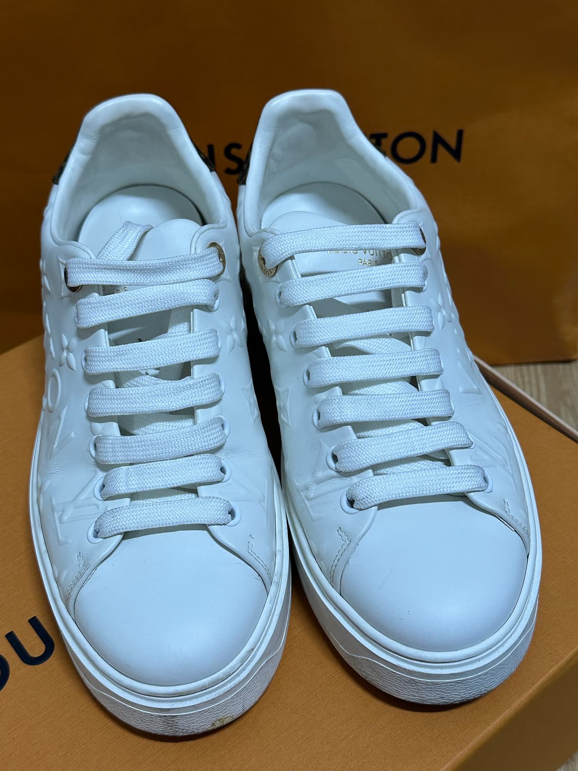 루이비통 타임아웃 스니커즈 37.5 상품이미지4