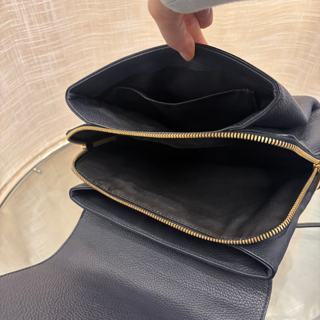 정품 쿠론 소가죽 사첼백     상품이미지9