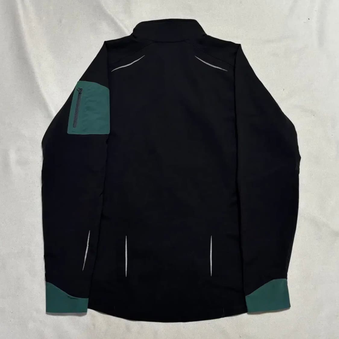 아크테릭스 맨즈 라이트웨이트 집업 자켓 상품이미지3