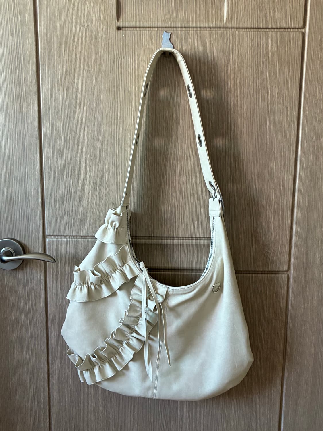 BOWEY RUFFLE BAG IN IVORY 상품이미지1