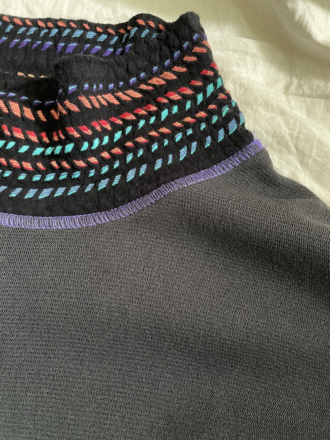     스티치 디테일 터틀넥 탑 상품이미지3