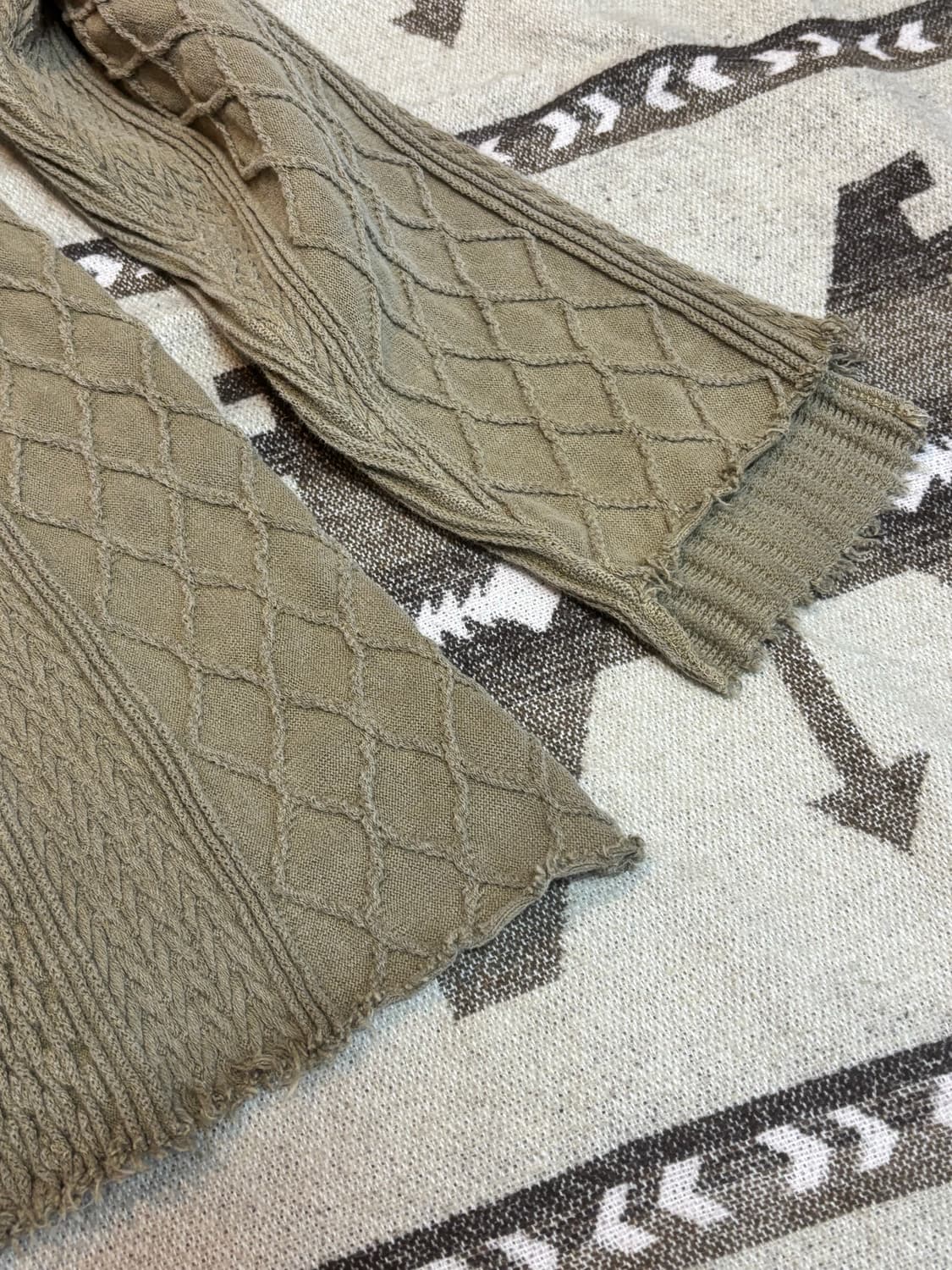 CAL O LINE 케이블 자카드 컷오프 니트  상품이미지4