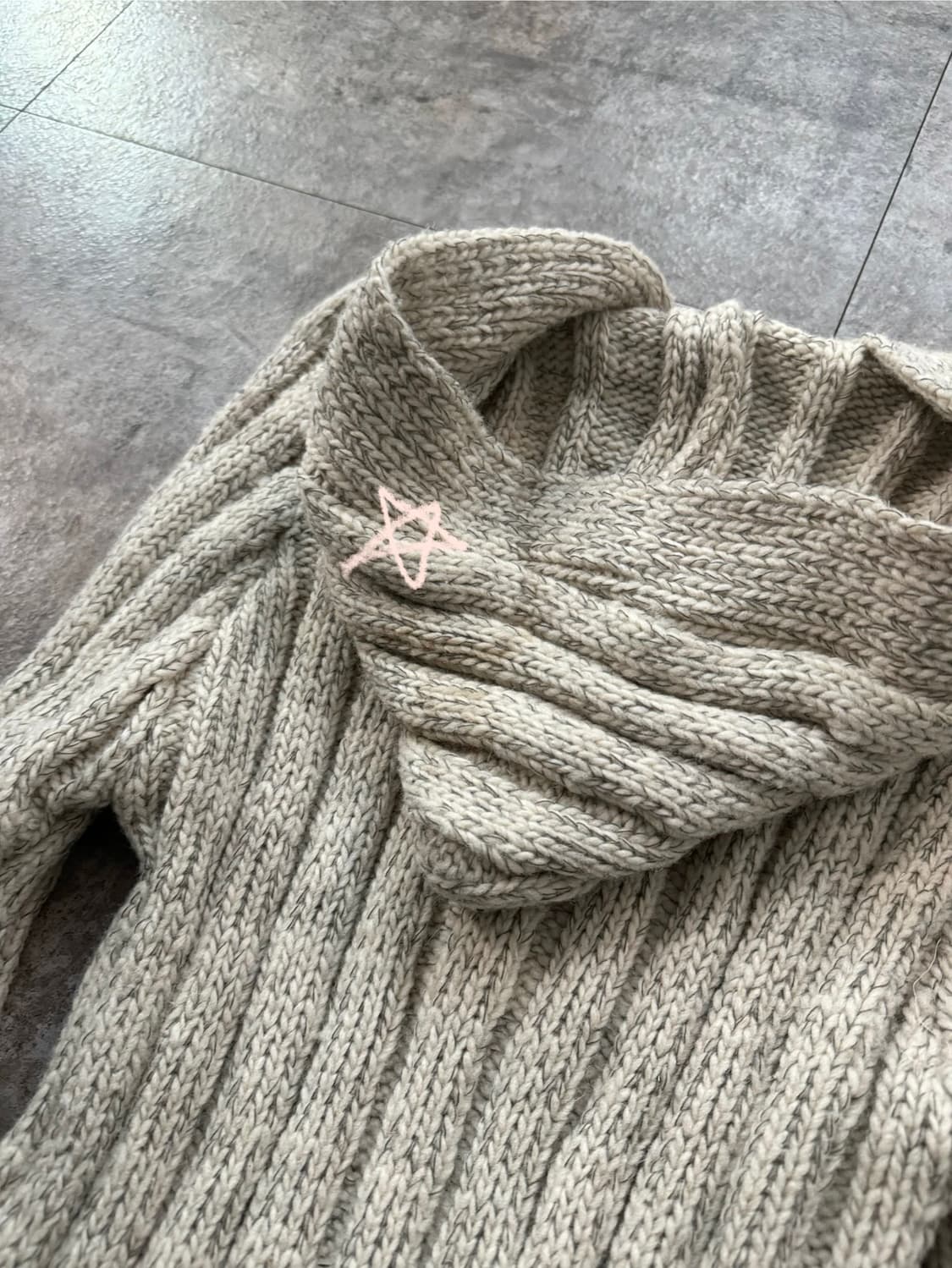 헤비 울 슬림 핏 버튼 후디드 니트 상품이미지4