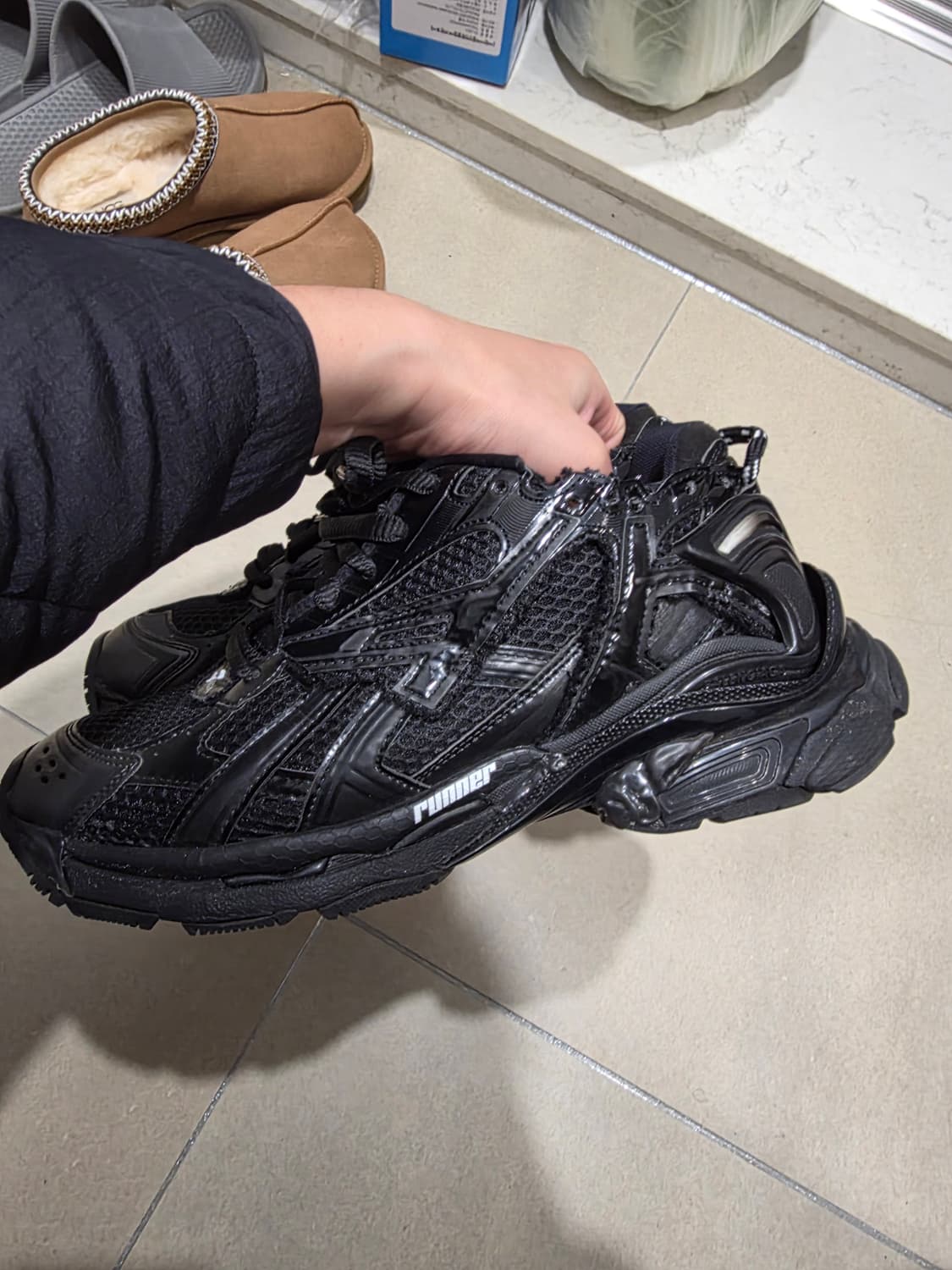 발렌시아가 뉴러너 올블랙 40  상품이미지5