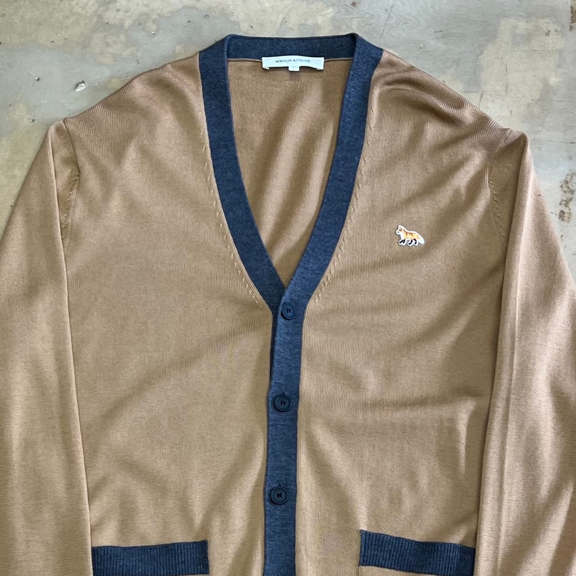 XL 메종키츠네 브이넥 브라운 폭스 가디건  상품이미지1