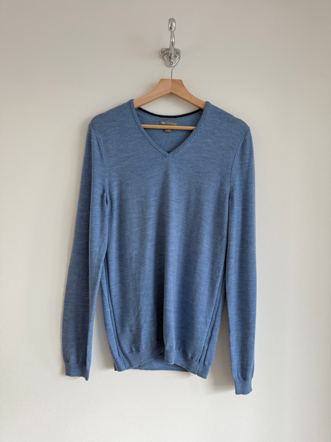 갭(GAP) 이태리 메리노울 브이넥 니트 상품이미지1