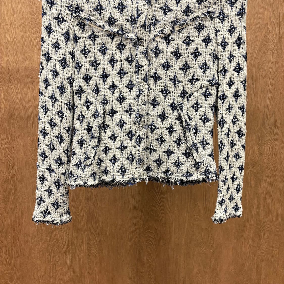 이로 라운드넥 크롭 트위드 자켓 패턴 프린지 마감 디테일 네이비 아이보리 상품이미지5
