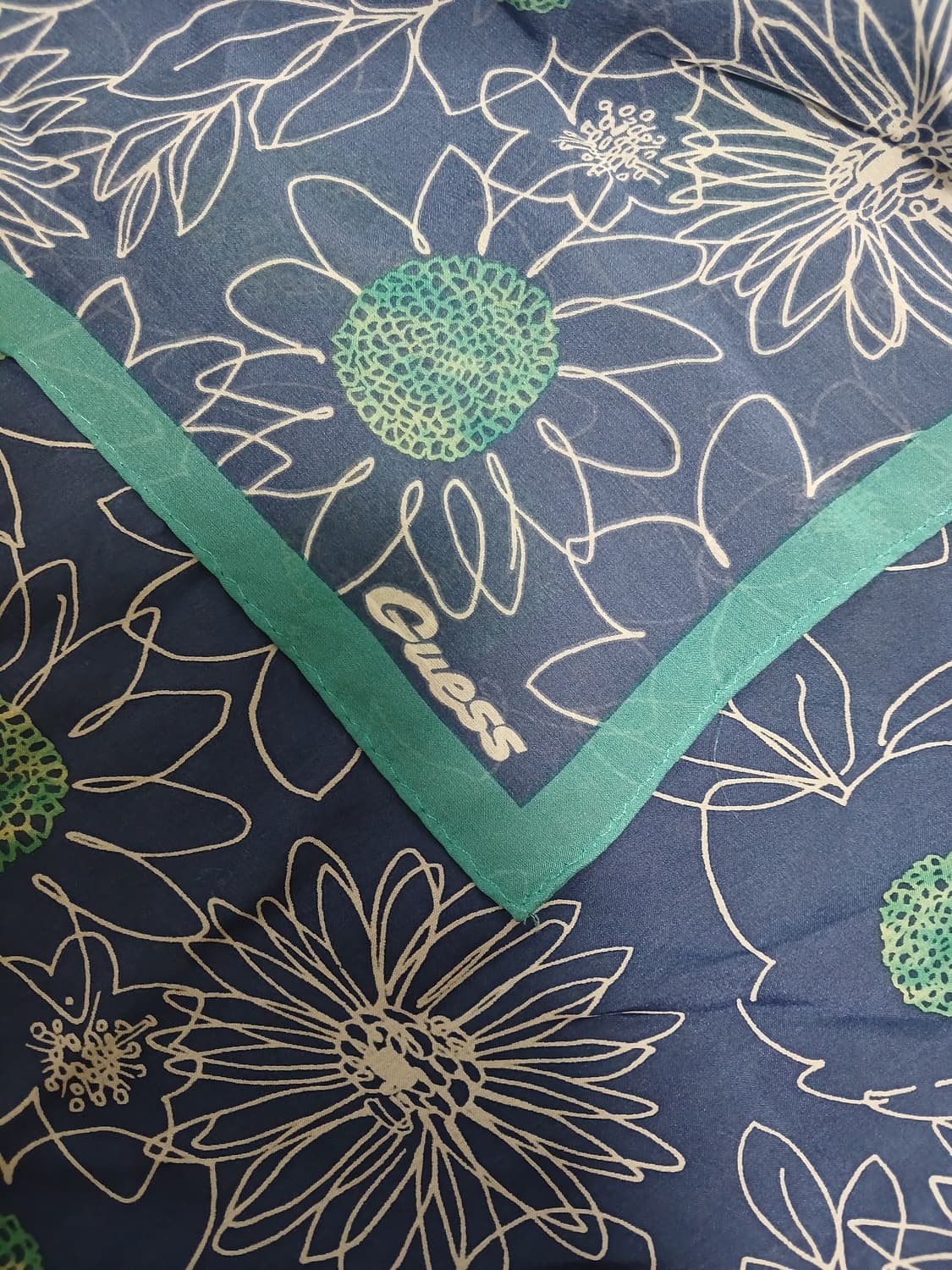 Guess 블루 플라워 실크스카프 상품이미지2