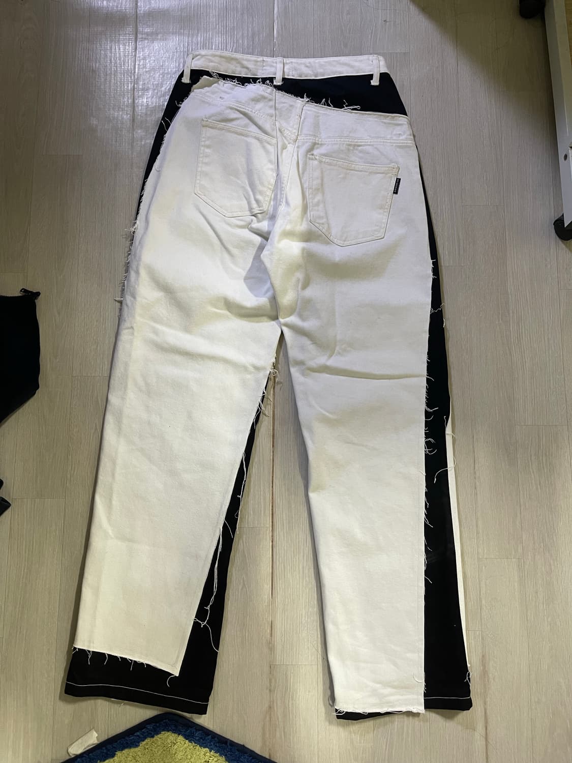 써저리 30도 화이트 블랙 진  상품이미지2