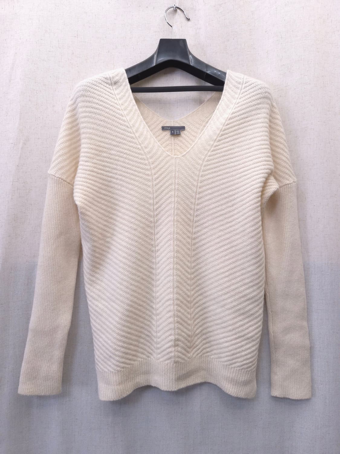 빈스 아이보리 V넥 니트 스웨터 상품이미지1