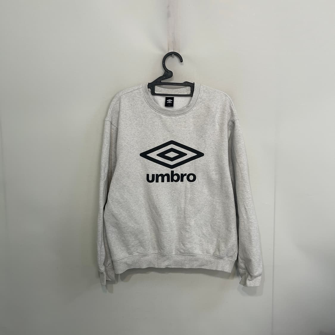 엄브로 2022 남성 기모 맨투맨 95 상품이미지1