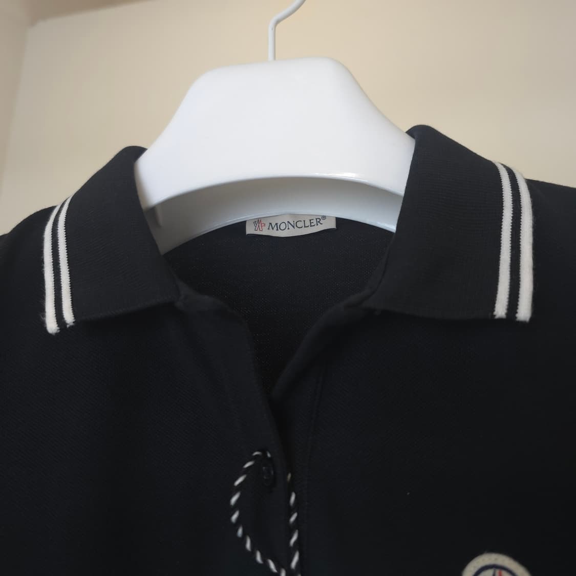 [중고/정품] 몽클레어 로고 패치 카라 티셔츠 상품이미지3