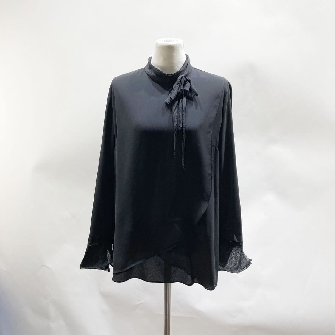 도호 여성브로치 블랙블라우스 55 진스센스 상품이미지1