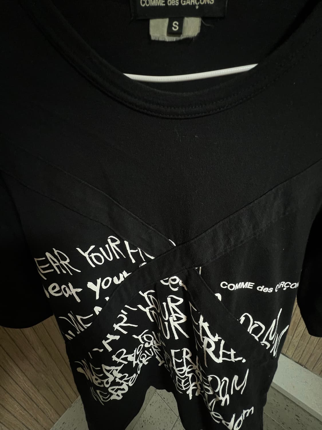 꼼데가르송 wear your freedom 티셔츠 상품이미지3