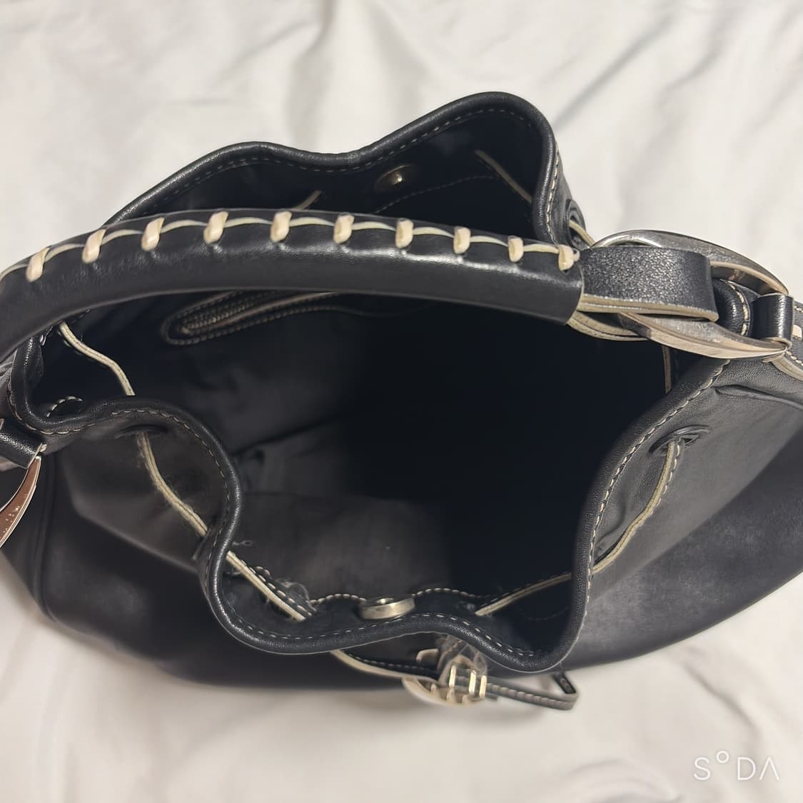 TODS 토즈 블랙 레더 드로우스트링 호보백 상품이미지7