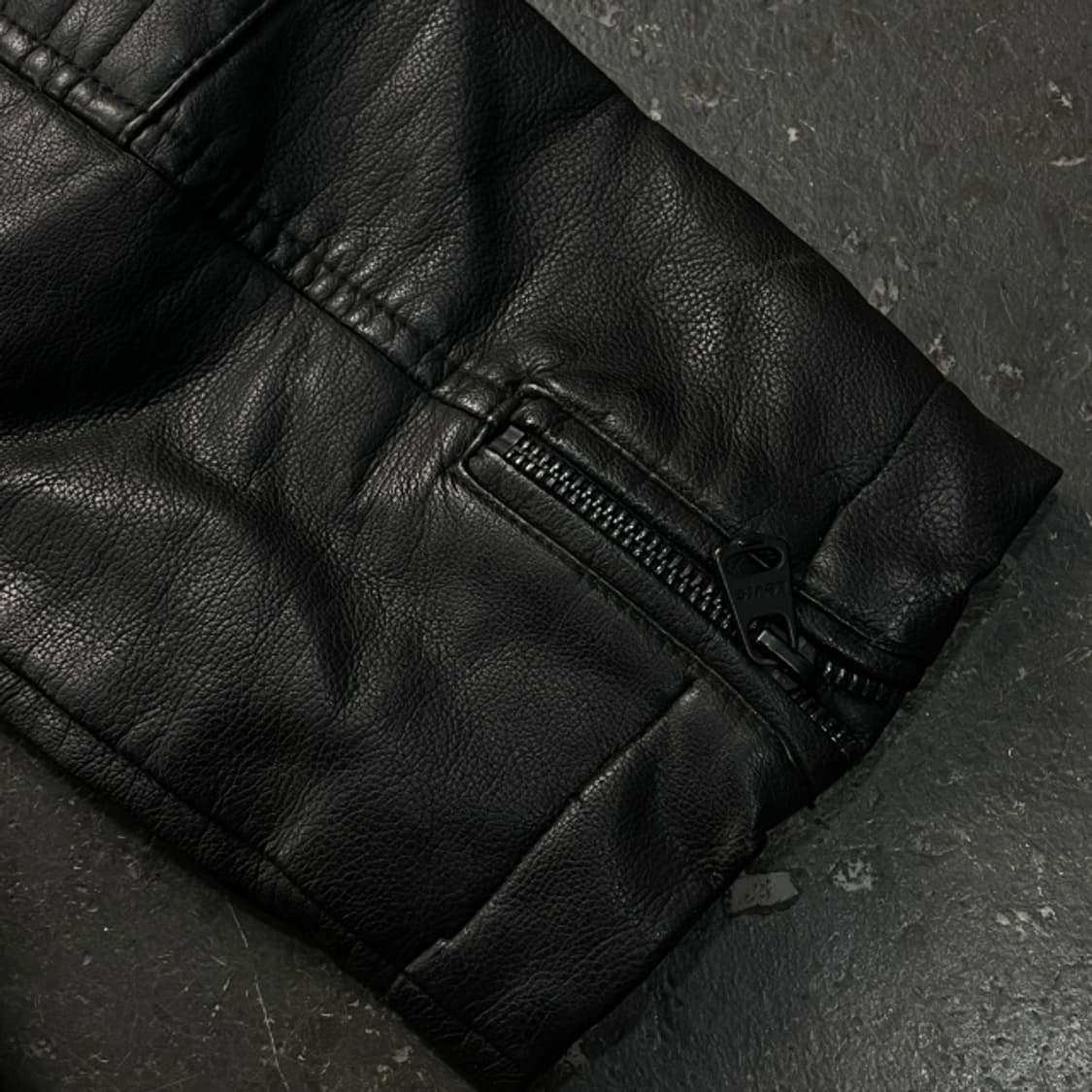 100 리바이스 유광 레더 후드티 자켓 상품이미지8