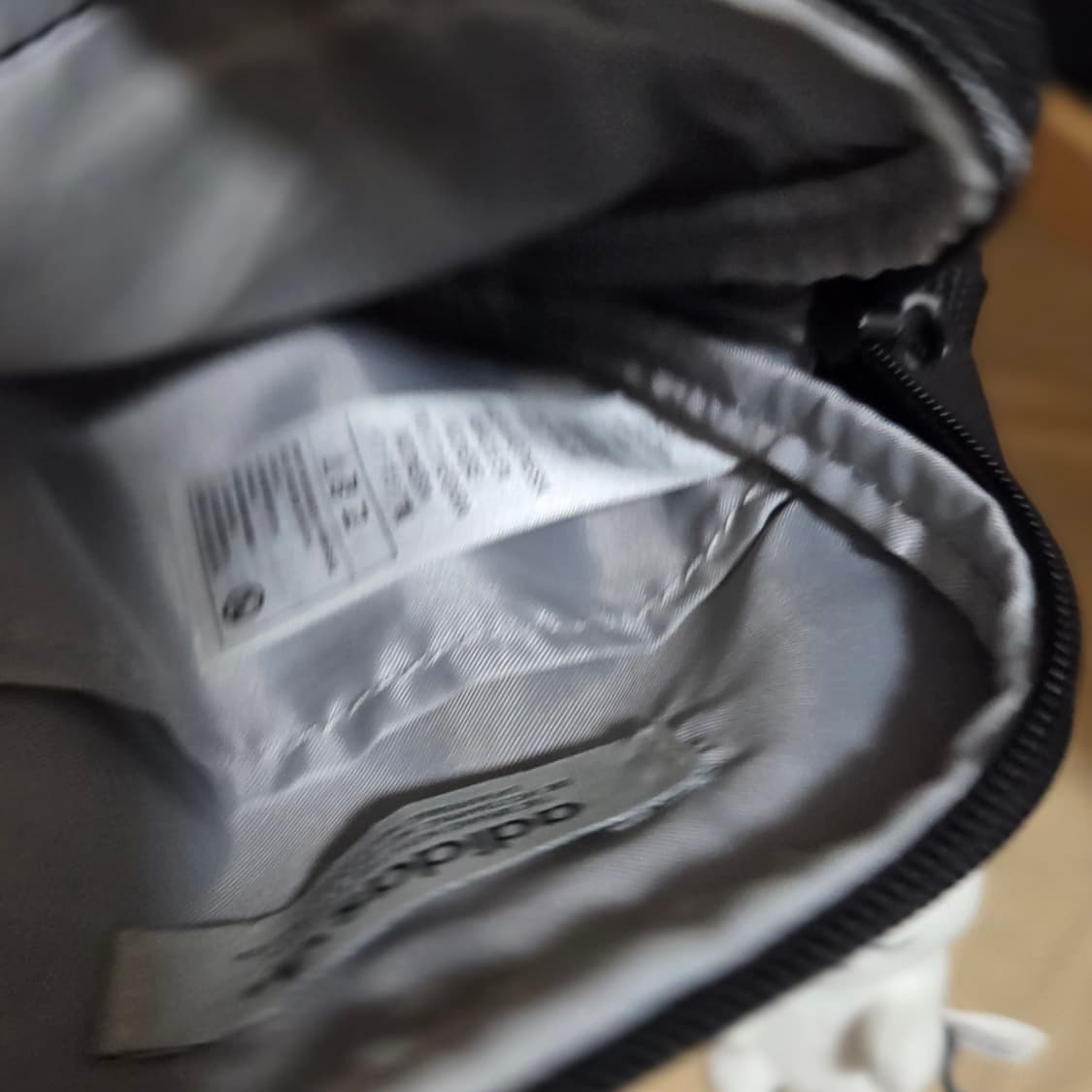 아디다스 미니 크로스백 팝니다 상품이미지3