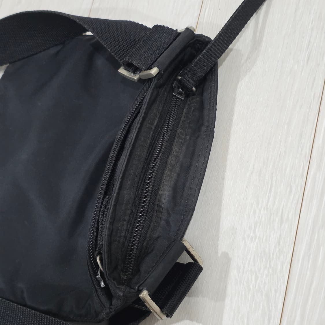 프라다 테수토 나일론 플랫 미니 크로스백 숄더백 상품이미지4