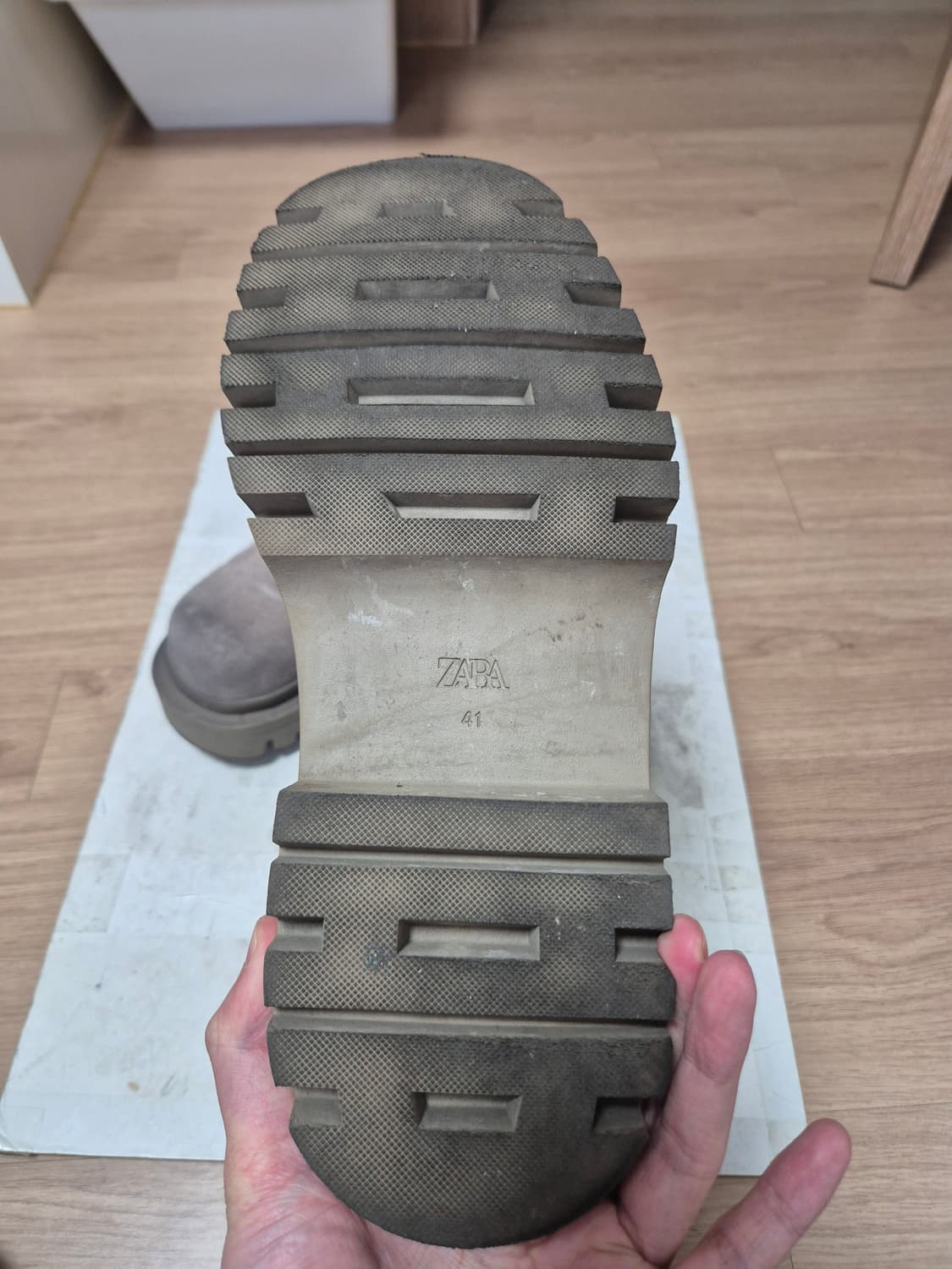 (41/270)자라 볼륨 리얼 스웨이드 첼시부츠  상품이미지5