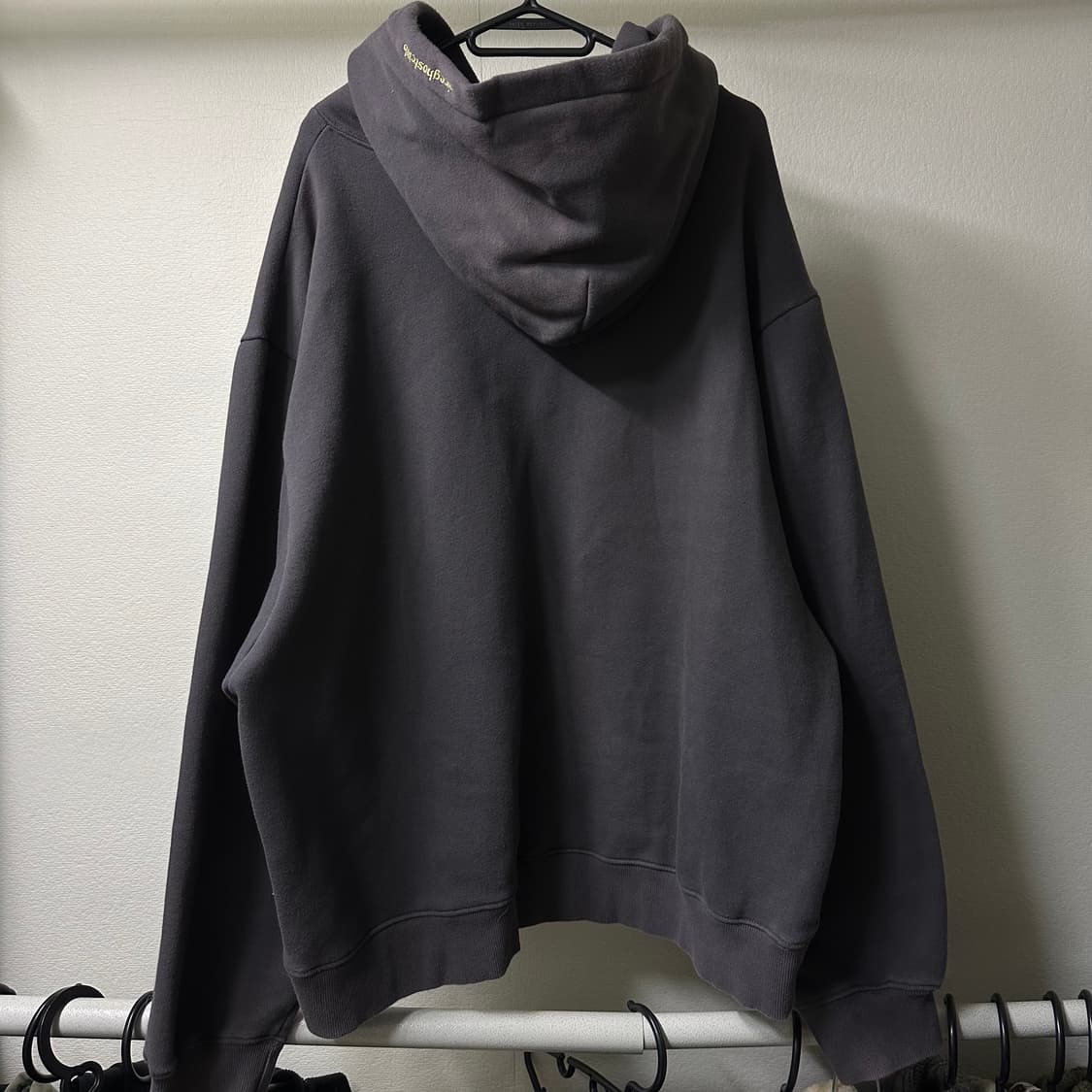 나이트고스트클럽 차콜 후드티 상품이미지2