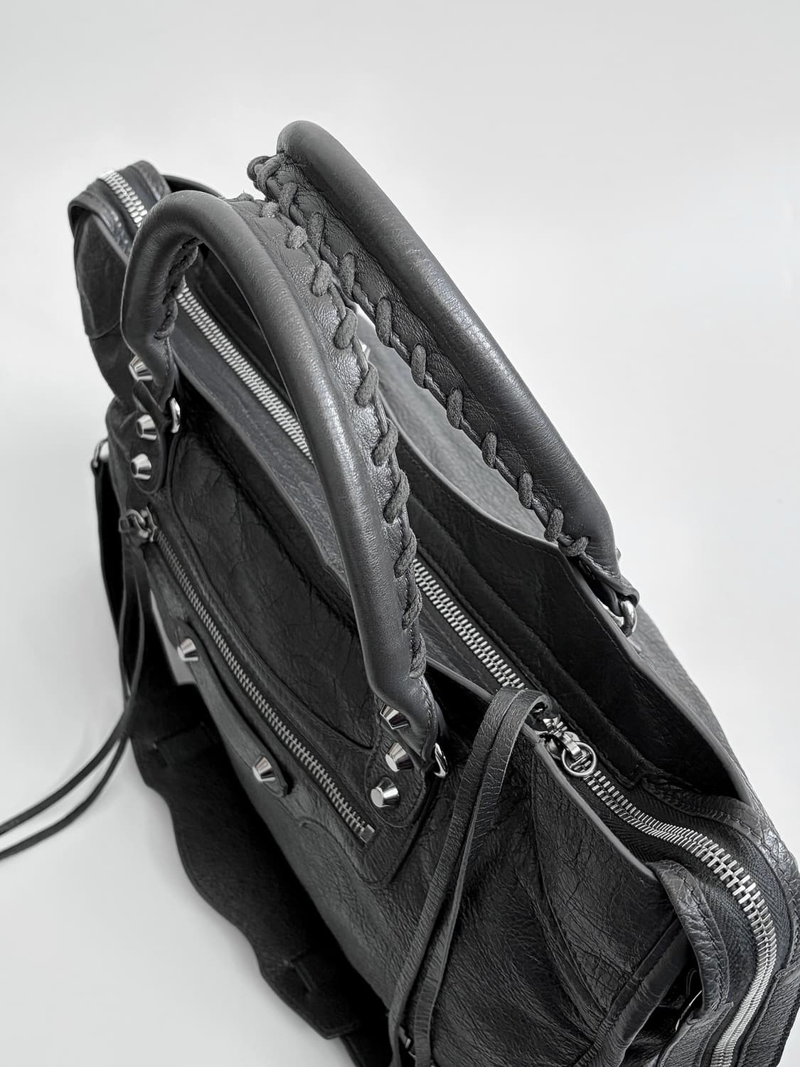 발렌시아가 클래식 시티백 미듐 판매합니다. 상품이미지5