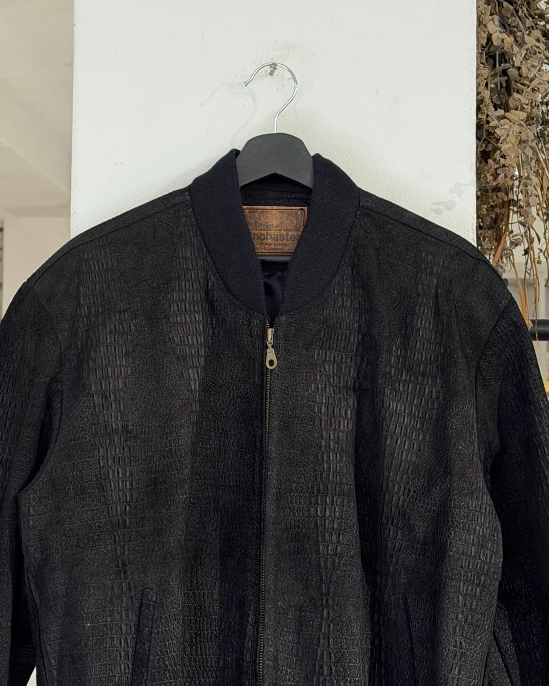 위노하스터 블랙 엘리게이터 텍스쳐 블루종 자켓 상품이미지4