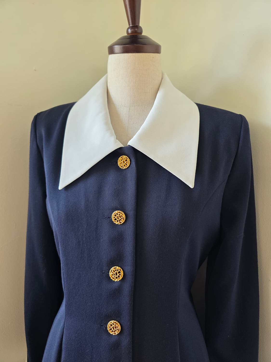 네이비 배색 금장 단추 원피스 상품이미지3