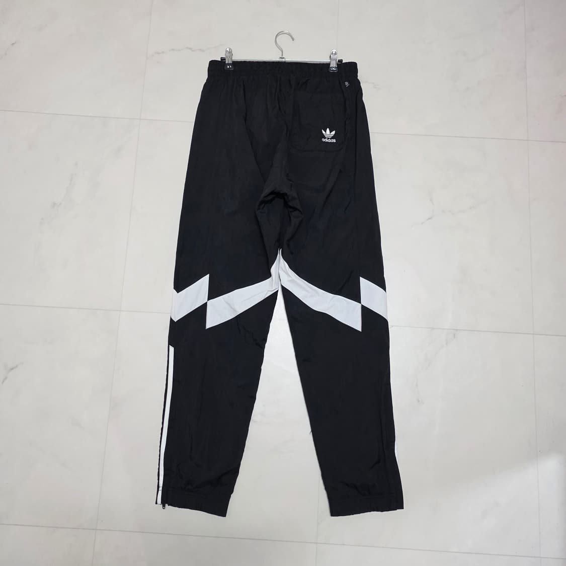 M 아디다스 파이어버드 우븐 트랙팬츠 검흰 상품이미지2