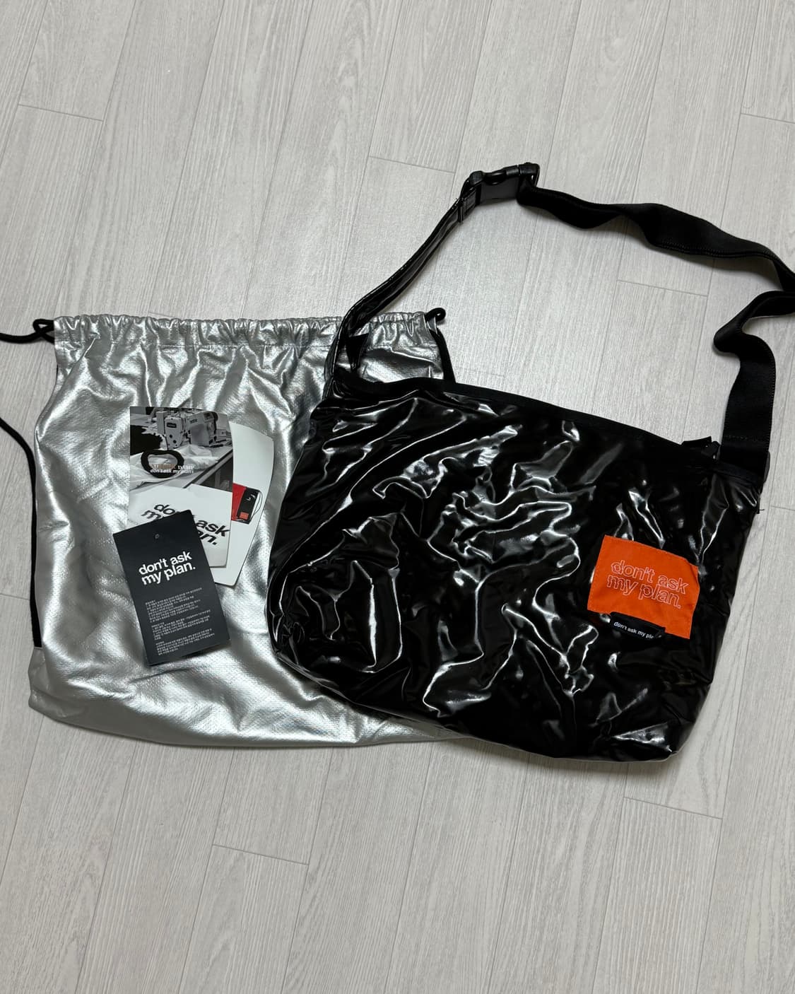 돈애스크마이플랜 패딩 메신저백 상품이미지3