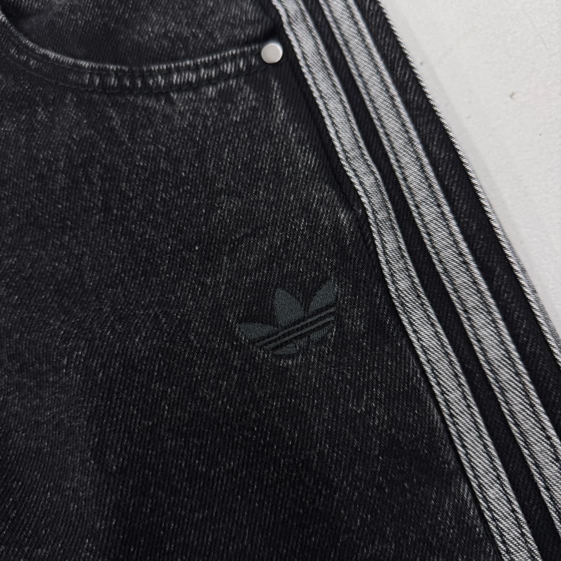 아디다스 파이어버드 삼선 와이드 흑청 데님팬츠 상품이미지5