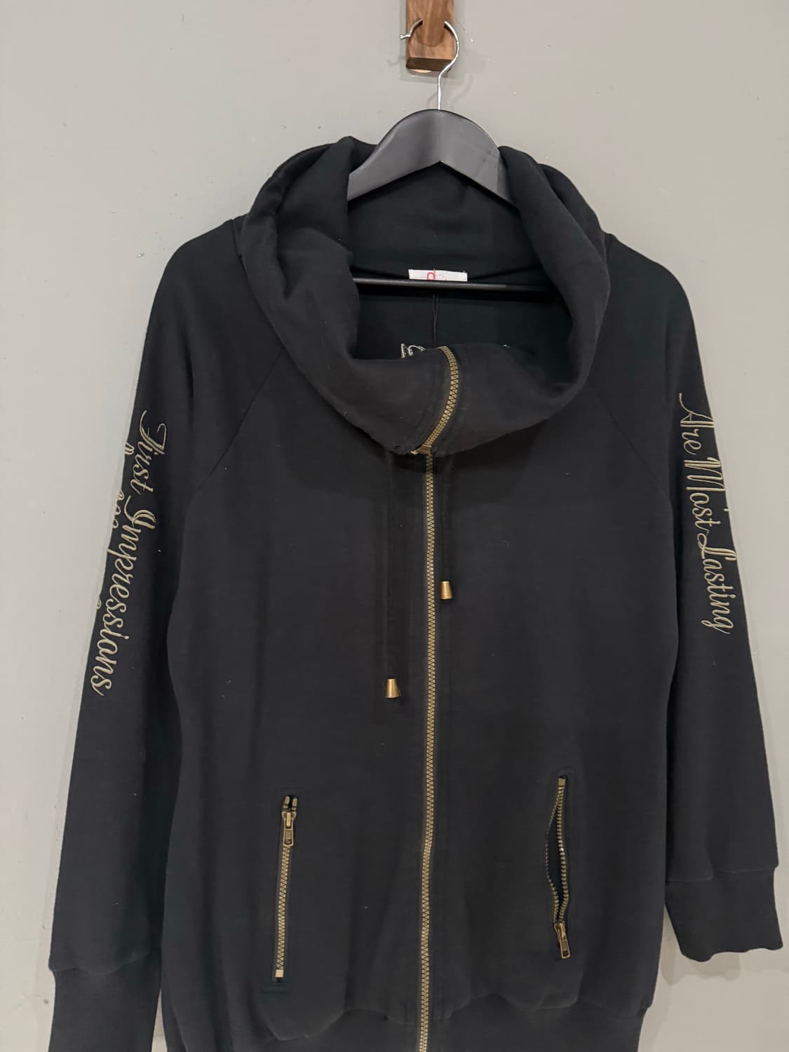 back lettering wide collar point zip-up 상품이미지8