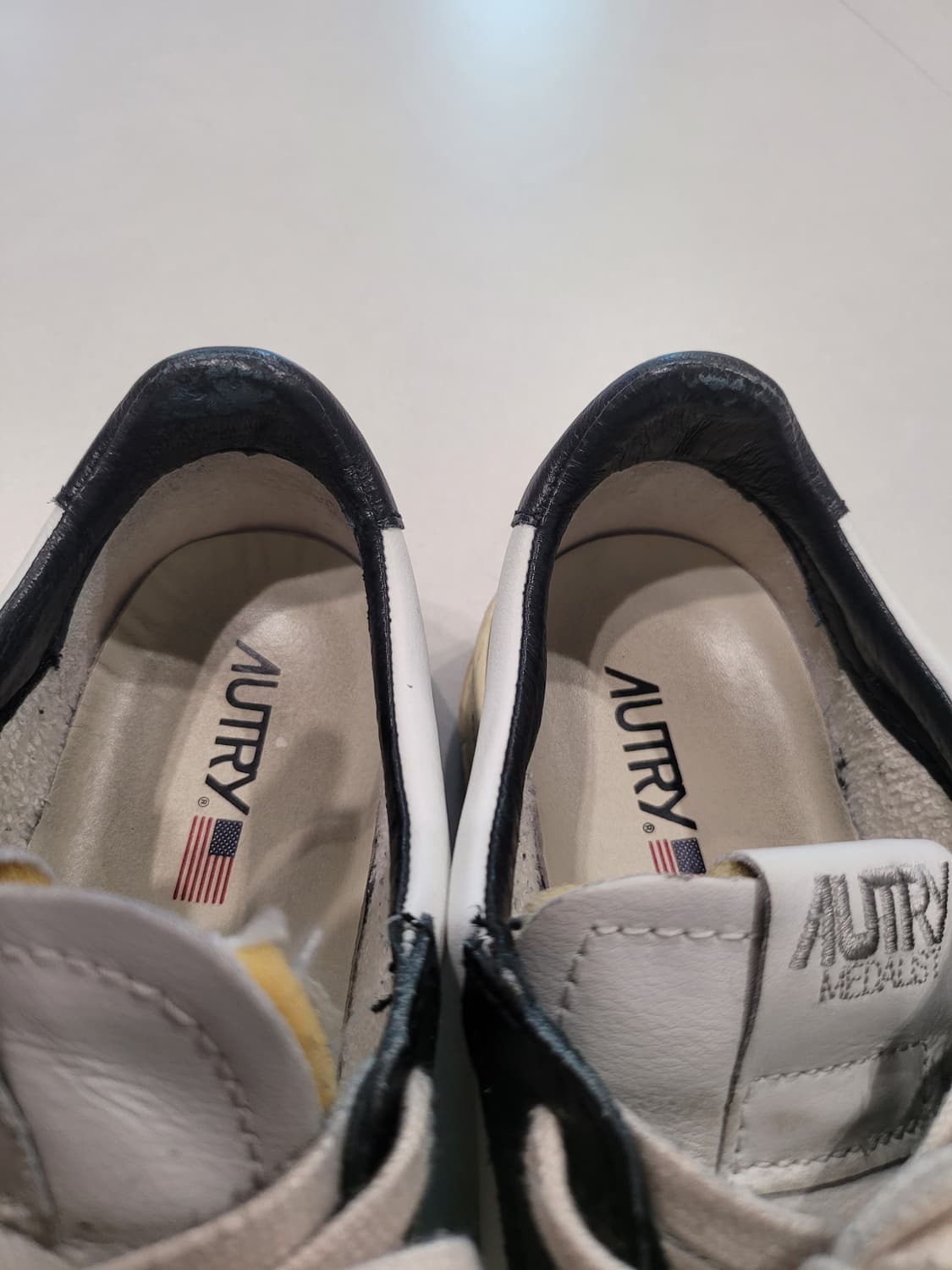 "클래식의 끝판왕" 오트리 메달리스트 범고래 블랙 (43사이즈) 상품이미지5