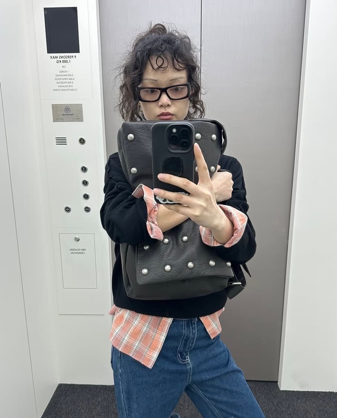 플리즈프로덕트 스터드 레더 메신저백 단종 상품이미지4