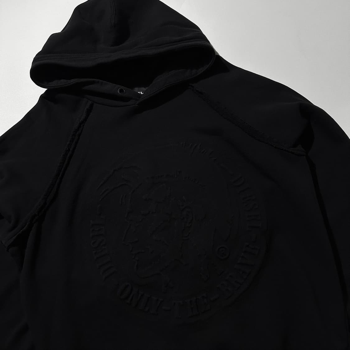 디젤 엠보스드 후드 블랙 상품이미지4