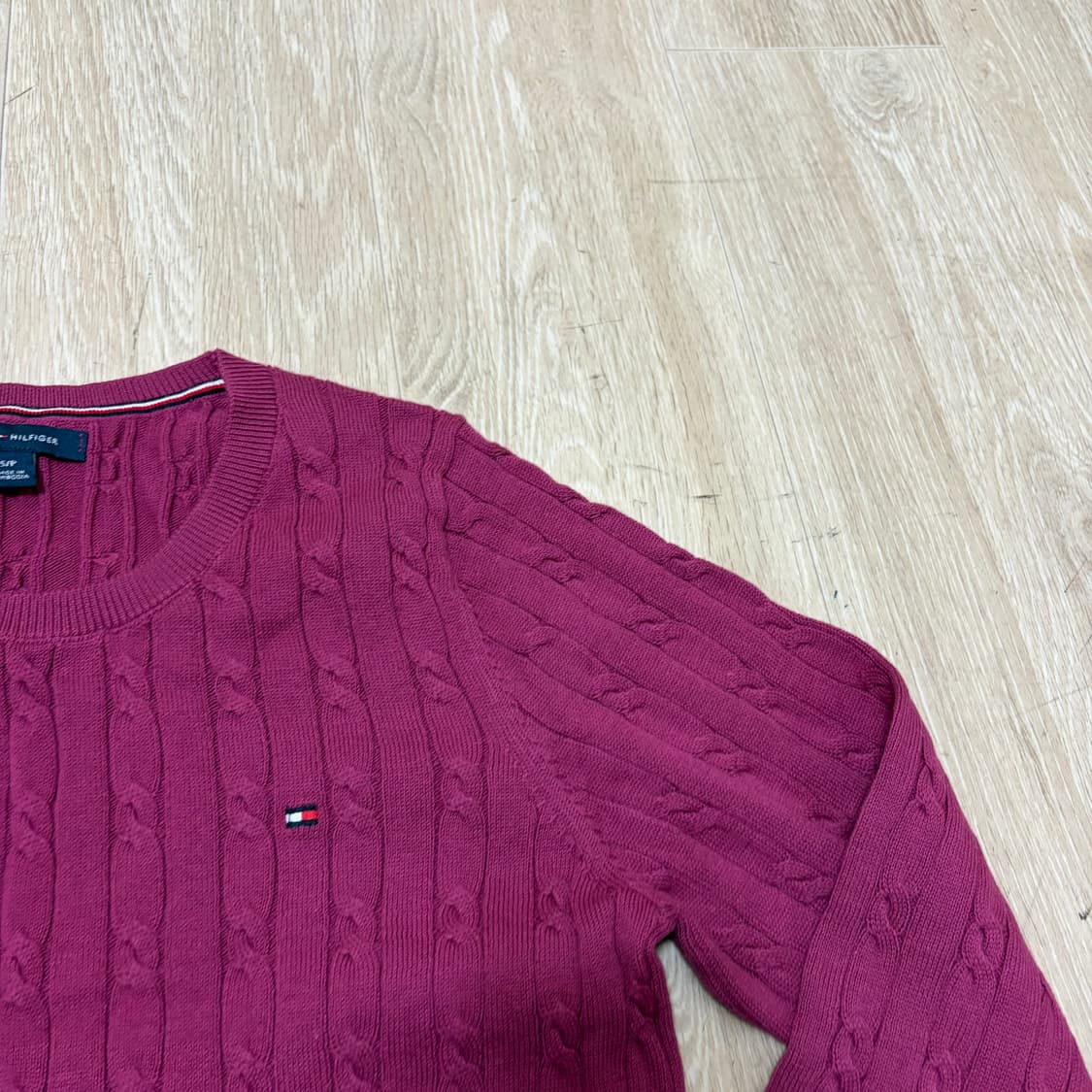 타미힐피거 여성 미니 로고 꽈배기 니트 S/90  상품이미지3