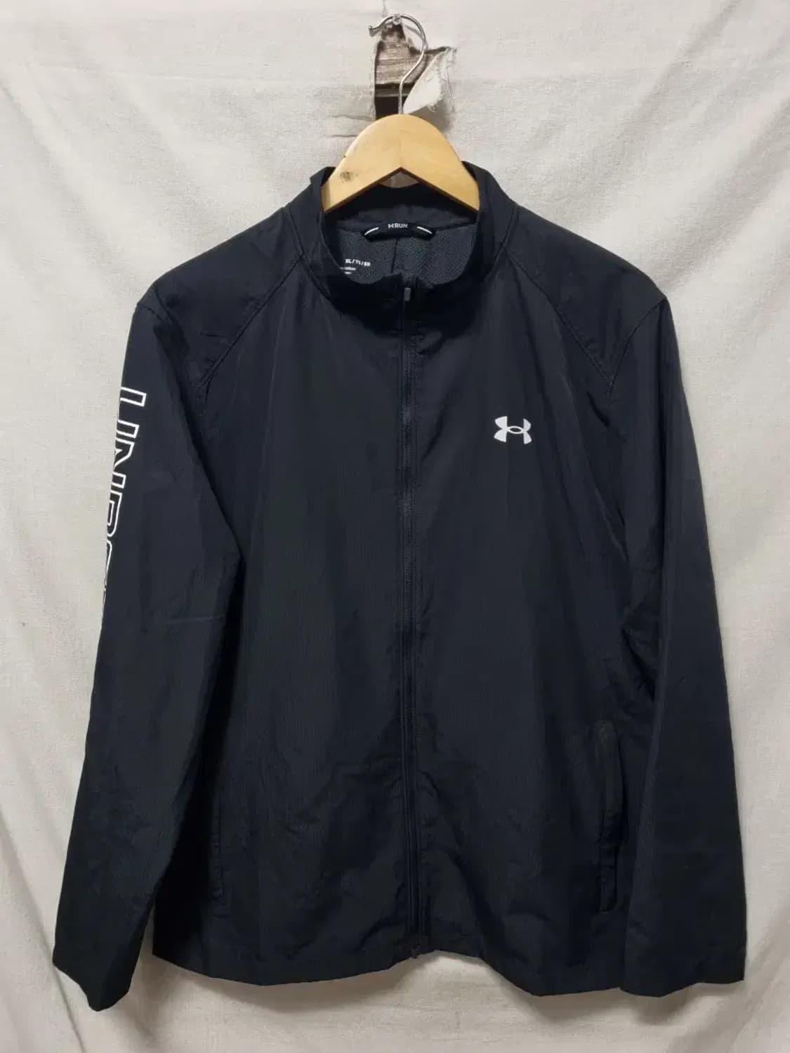 언더아머 블랙 런닝 바람막이 XL 상품이미지1