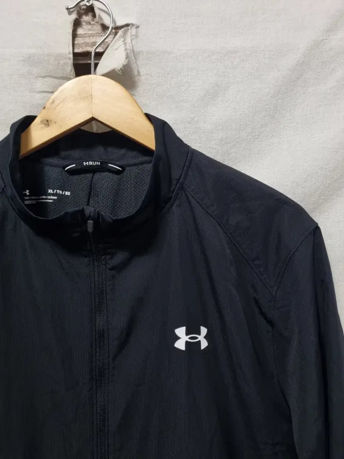언더아머 블랙 런닝 바람막이 XL 상품이미지3