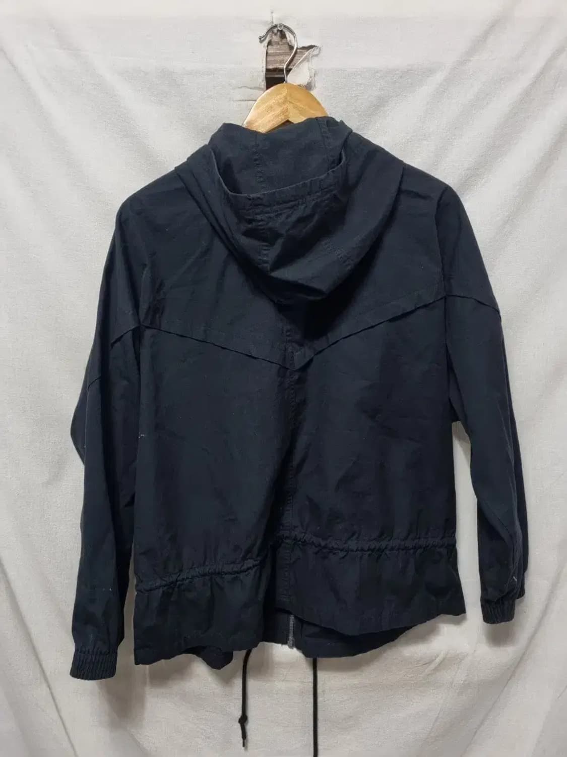 나이키 블랙 후드 바람막이 자켓 여성 M 상품이미지2