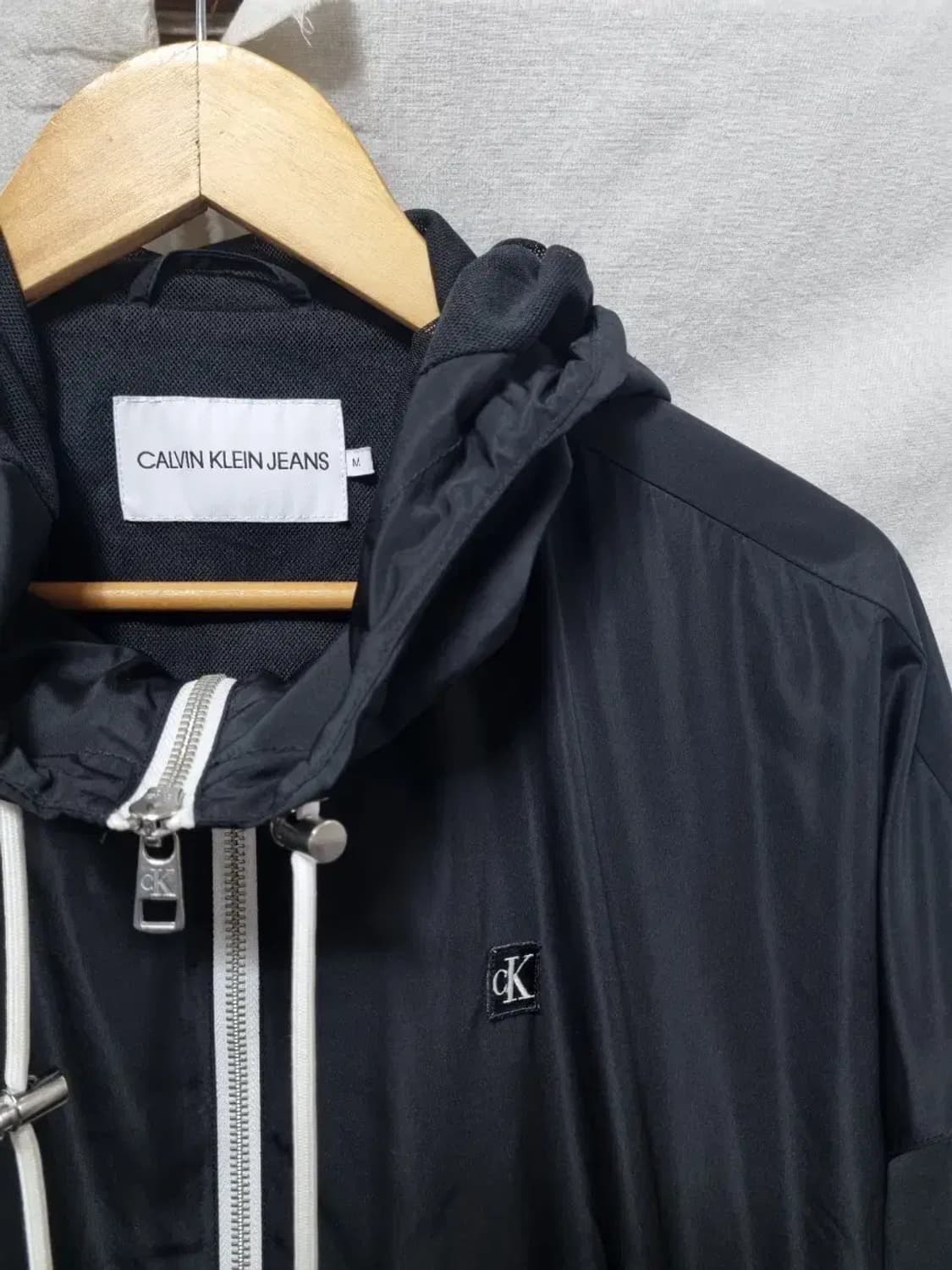 캘빈클라인 블랙 후드 바람막이 자켓 여성 M 상품이미지3