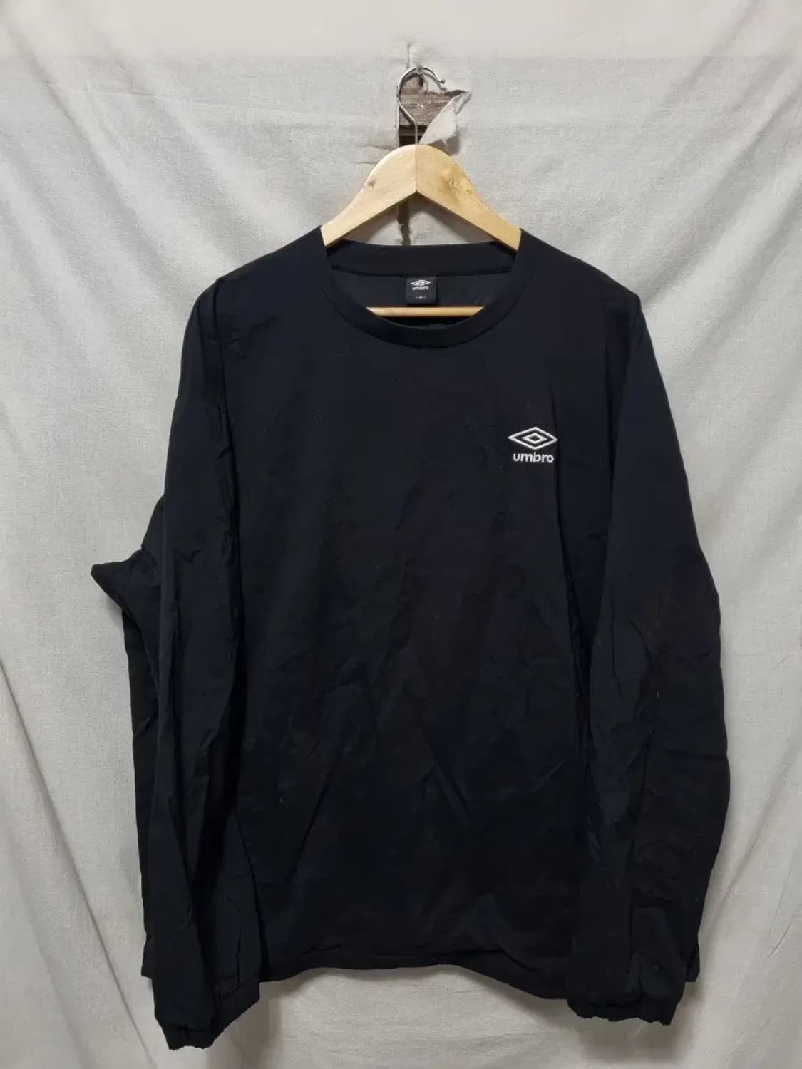 엄브로 나일론 기능성 맨투맨 110 상품이미지1