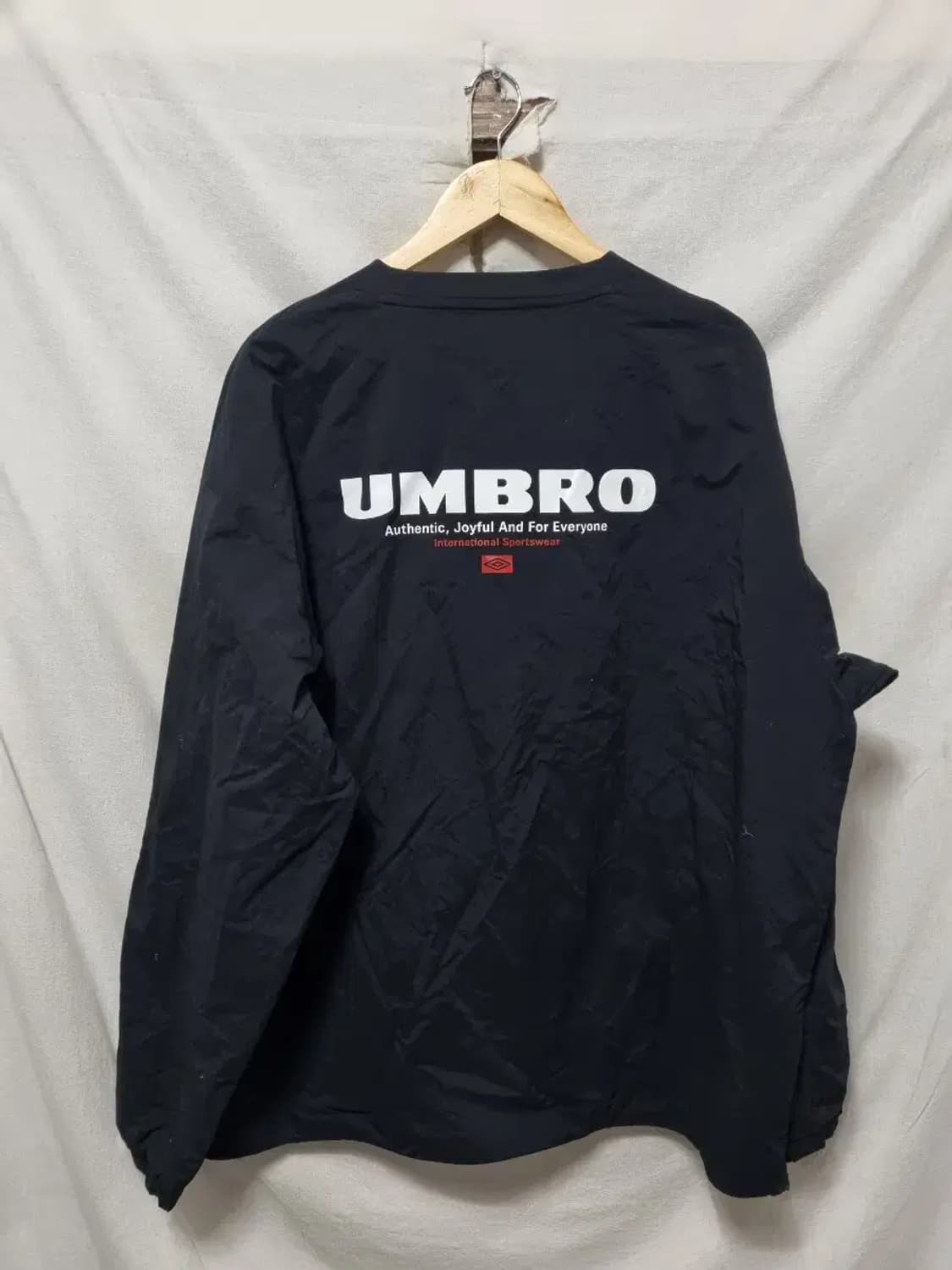 엄브로 나일론 기능성 맨투맨 110 상품이미지2