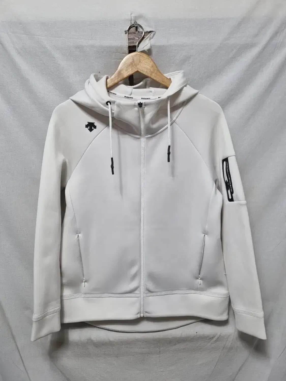 데상트 기능성 후드 집업 95 상품이미지1